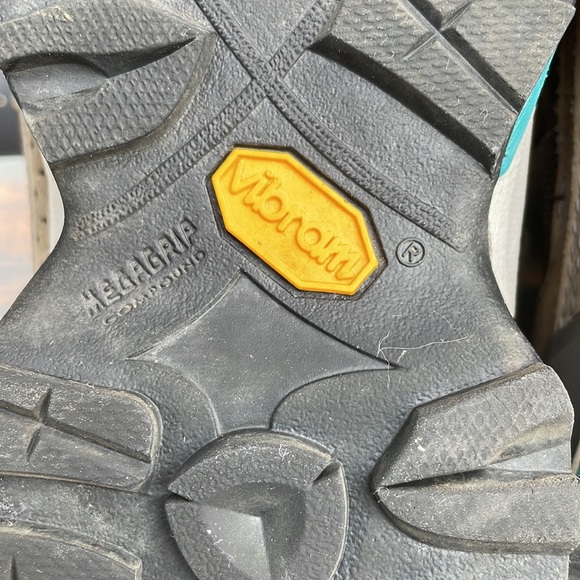 VASQUE HIKING BOOTS - Picture 5 of 11